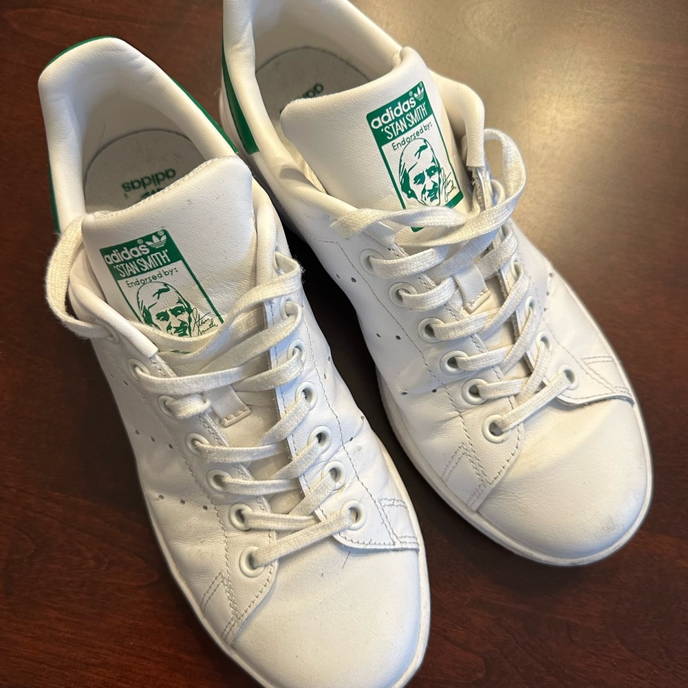 adidas Stan Smith in White with Green size 5.5, fits women size 7/7.5